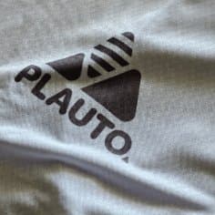 Branco com logo cinza