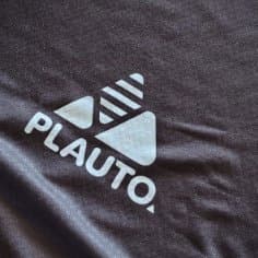 Preto com logo branco