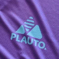 Roxo com logo ciano